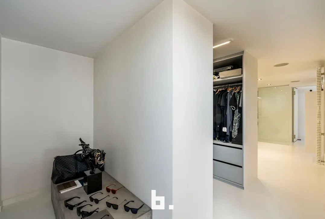Exclusieve loft met industriële klasse nabij centrum Kortrijk - Spinnerijkaai 45  bus 119, 8500 Kortrijk - €545.000