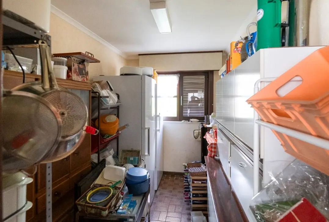 Oedelem licht op te frissen villa met veel volume en uitbreidingsmogelijkheid in het dak  - Oedelem