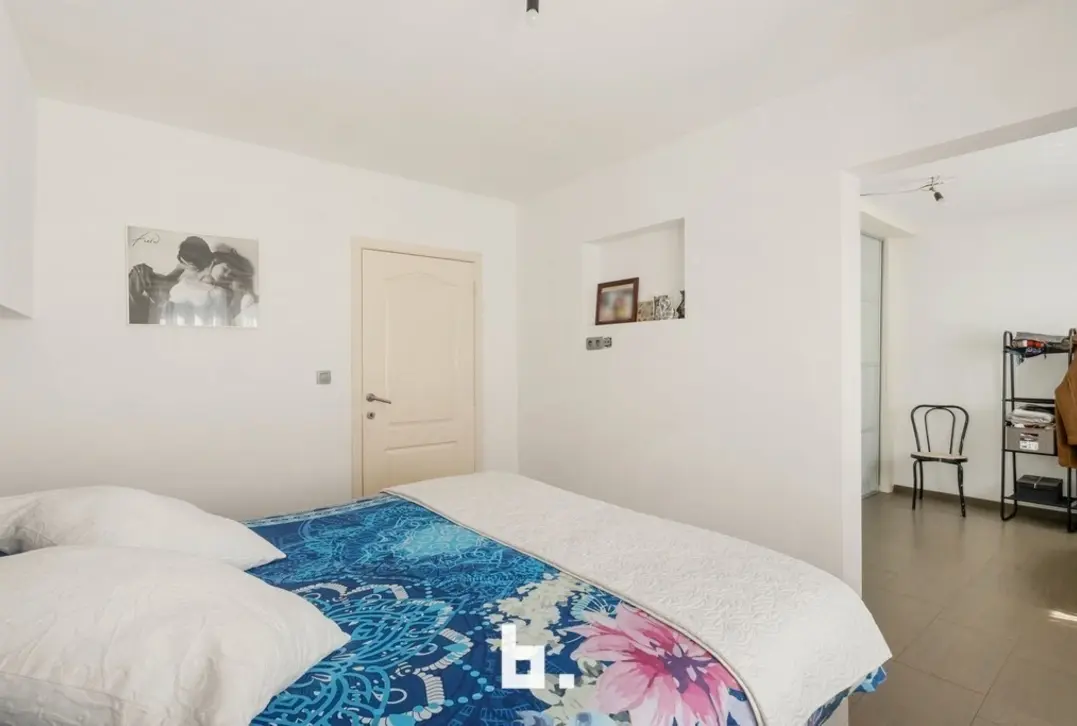Instapklare én gerenoveerde woning op leuke locatie in Roeselare - Roeselare