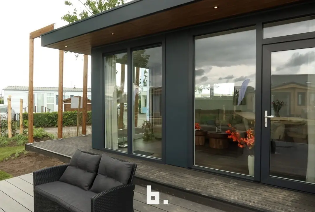 Nieuwe  chalets op topligging vlak tegen de zee te Wenduine  - De Haan
