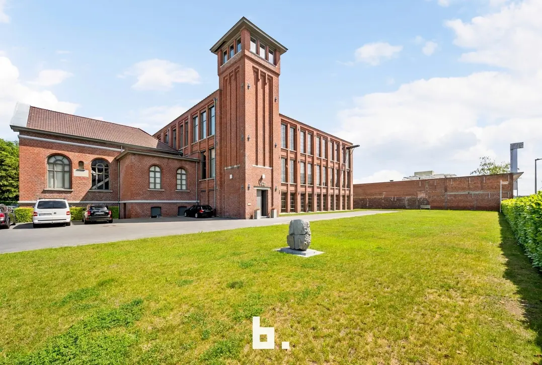 Exclusieve loft met industriële klasse nabij centrum Kortrijk - Spinnerijkaai 45  bus 119, 8500 Kortrijk - €545.000