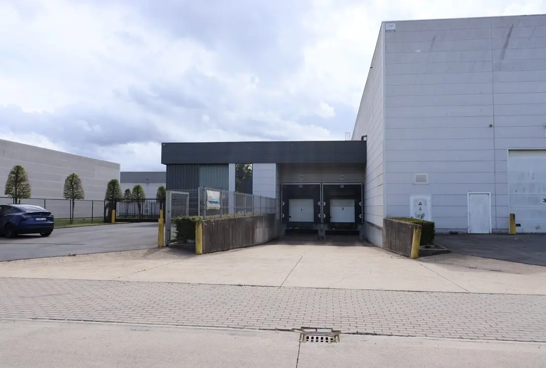 Logistiek magazijn te huur aan de A10 - Oostende