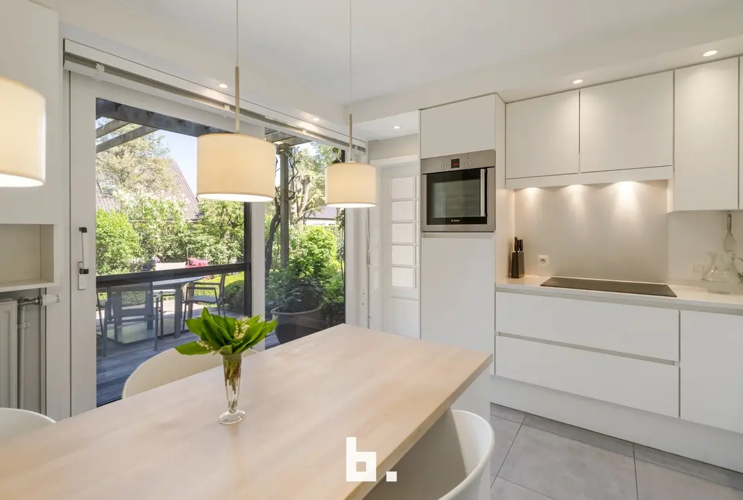 Discrete verkoop van uitzonderlijk grote villa - Varsenare