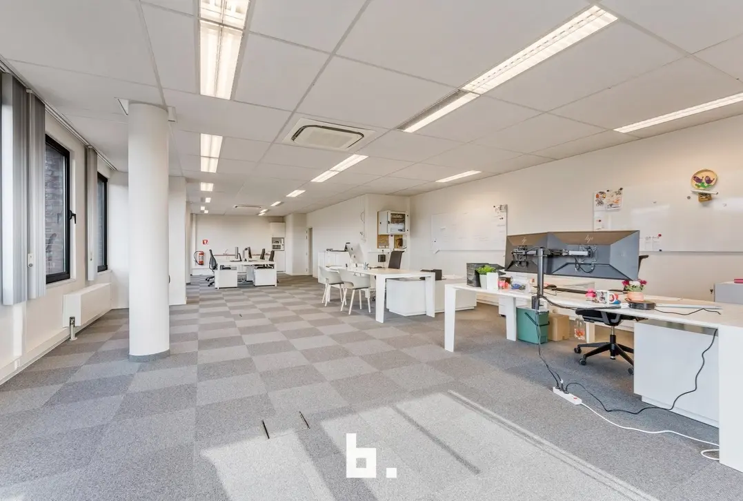 Ruim kantoor op centrale locatie - Roeselare
