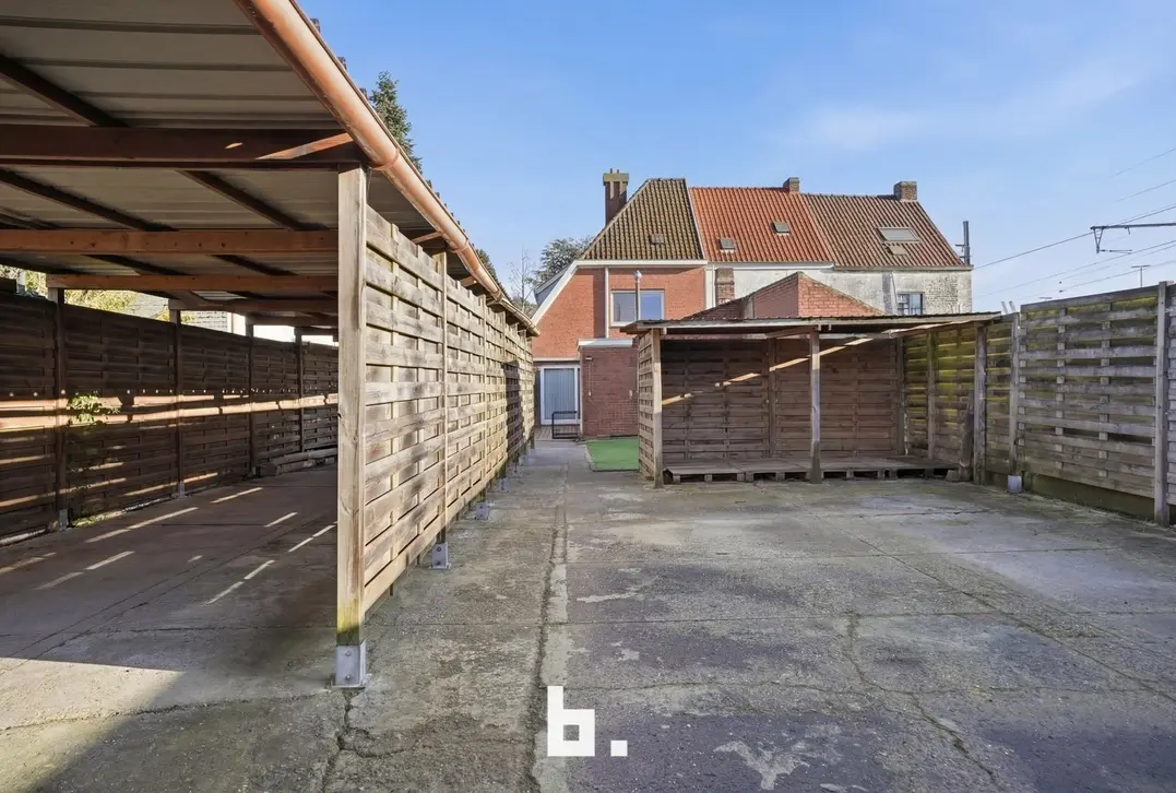 Charmante halfopen woning met tuin en carport in rustige straat-0 Kortrijk-€235.000