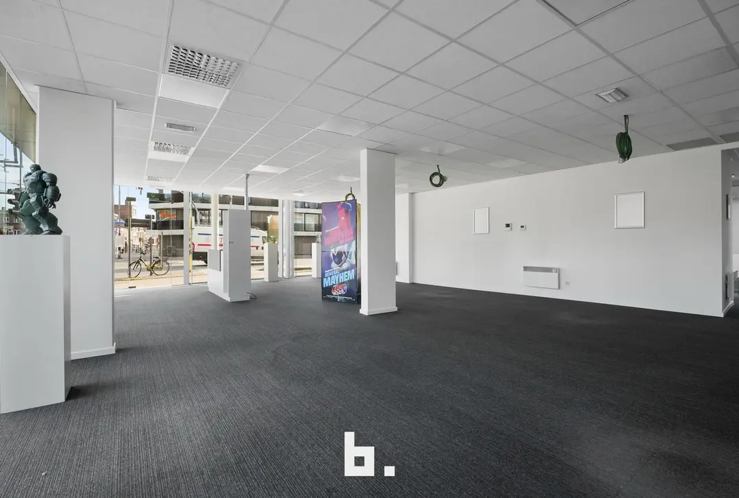 Kantoor (199m²) op commerciële TOPlocatie - Kortrijk