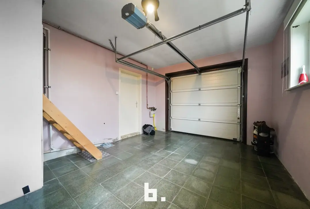 Gelijkvloerse woning met garage, 2 slaapkamers en ruime tuin - Veldegem