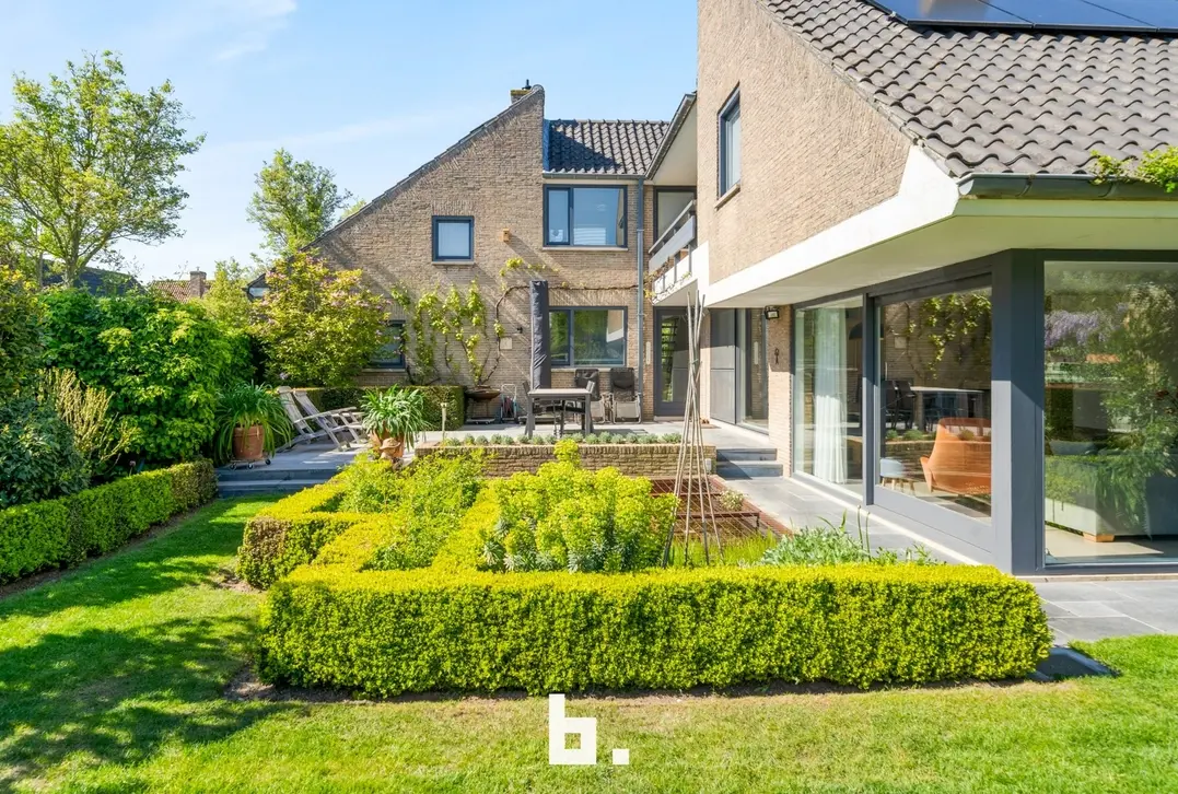 Uitzonderlijk ruime villa met praktijkruimte - Varsenare
