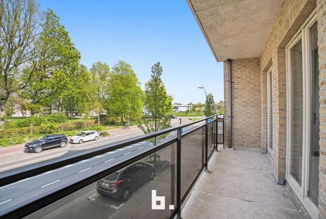 Lichtrijk appartement met twee terrassen en zicht op het Park van de Walle in Roeselare - Roeselare