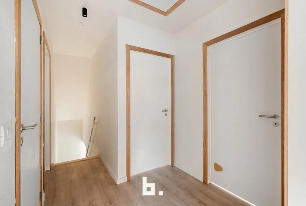 Ruime nieuwbouwwoning met 4 slaapkamers, garage en mooi afgewerkte tuin - Ledegem