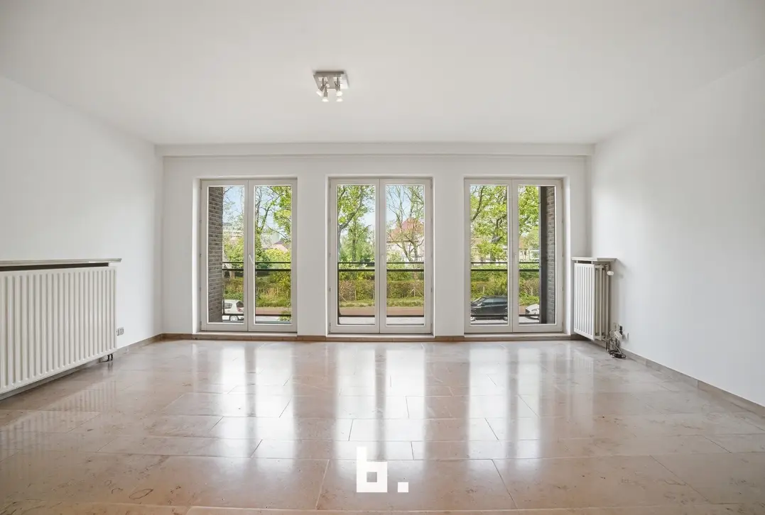 Lichtrijk appartement met twee terrassen en zicht op het Park van de Walle in Roeselare - Roeselare