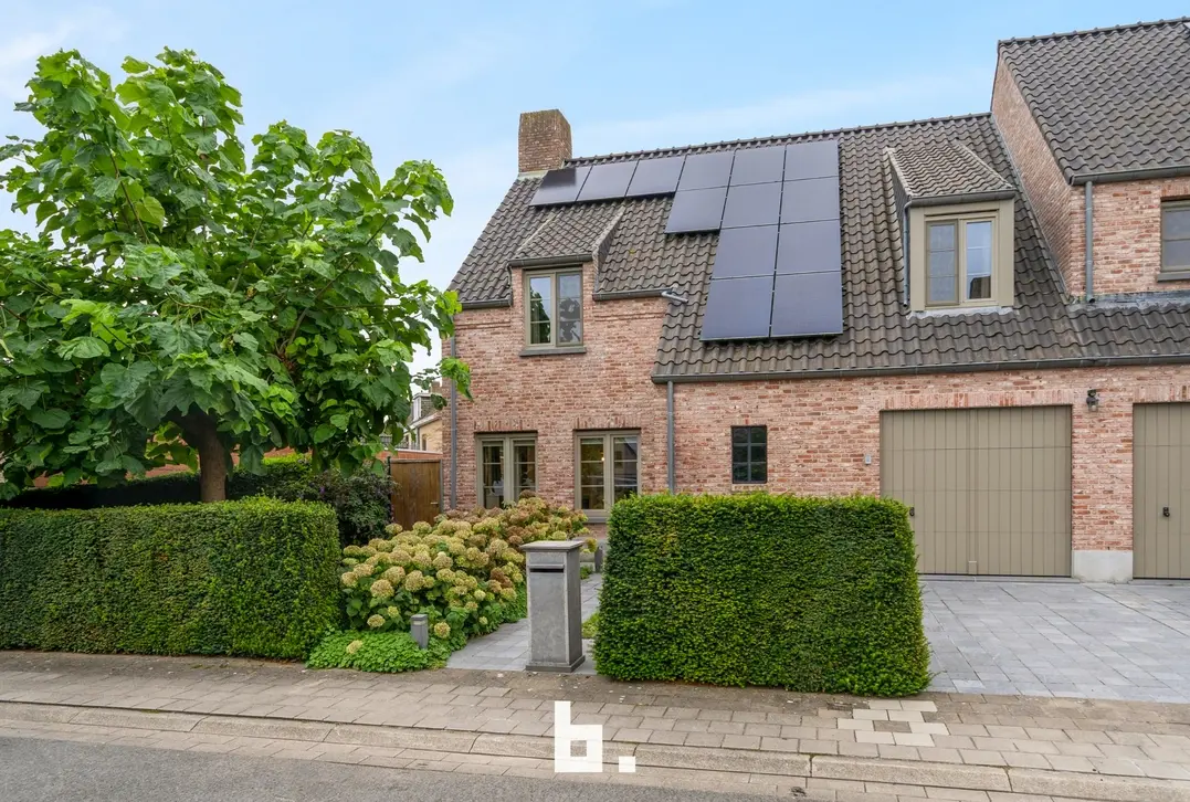 Instapkare halfopen bebouwing met 4 slaapkamers en garage op zeer gegeerde ligging! - Sint-Andries