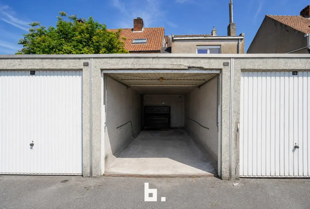 Centraal gelegen garagebox te Sint-Kruis! - Sint-Kruis