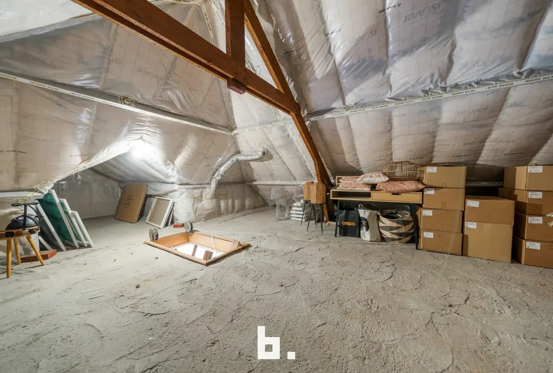 Stijlvolle gerenoveerde woning met 4 slaapkamers en garage op topligging! - Roeselare