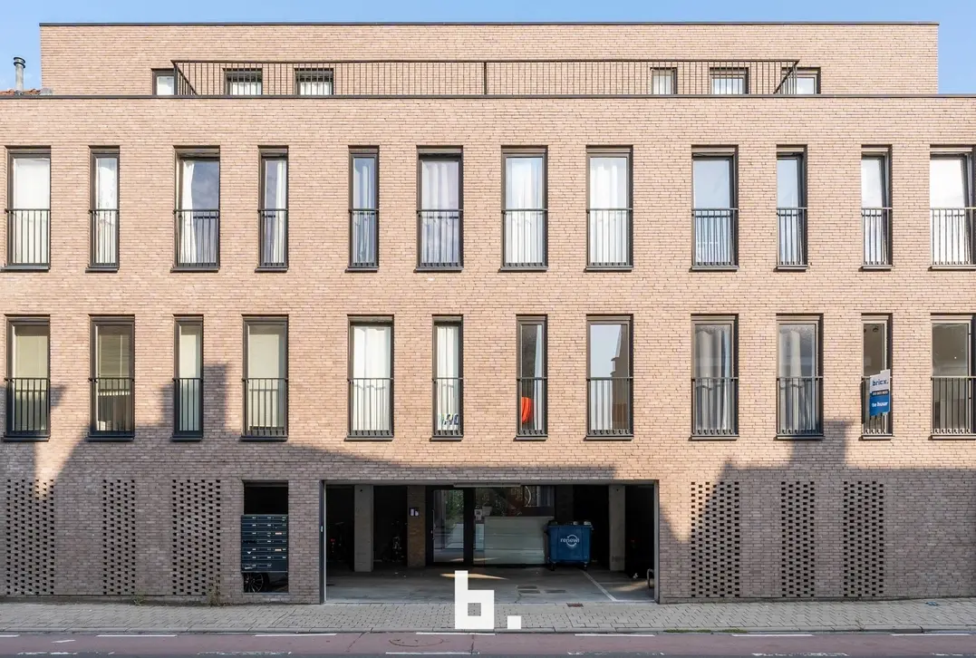 Ruime, bemeubelde studentenkamer met private badkamer op toplocatie in Kortrijk! - Kortrijk