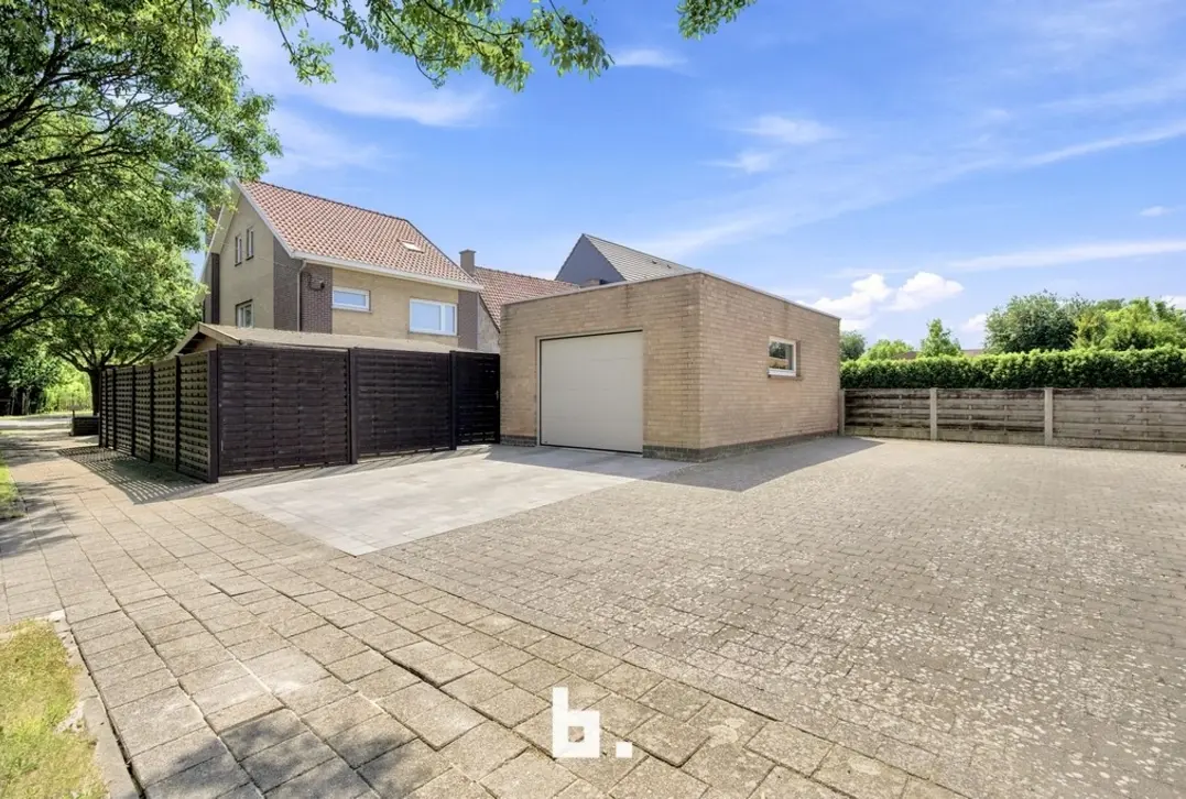 Ruime gezinswoning met 5 slaapkamers en tuin - Roeselare