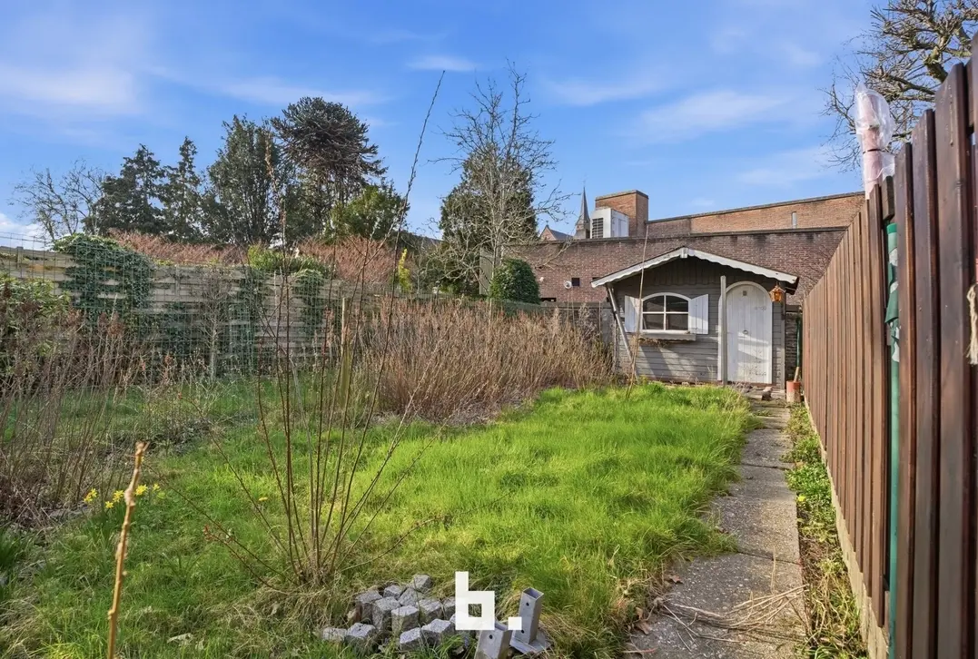 Te renoveren stadswoning met tuin op uitstekende ligging in Roeselare - Roeselare