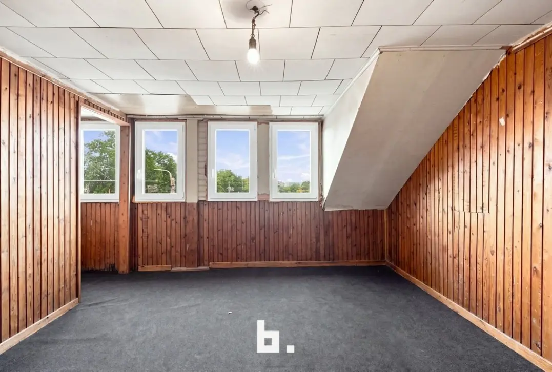 Ruim appartement met 3 slaapkamers en parkeerplaats, interessante investering! - Roeselare