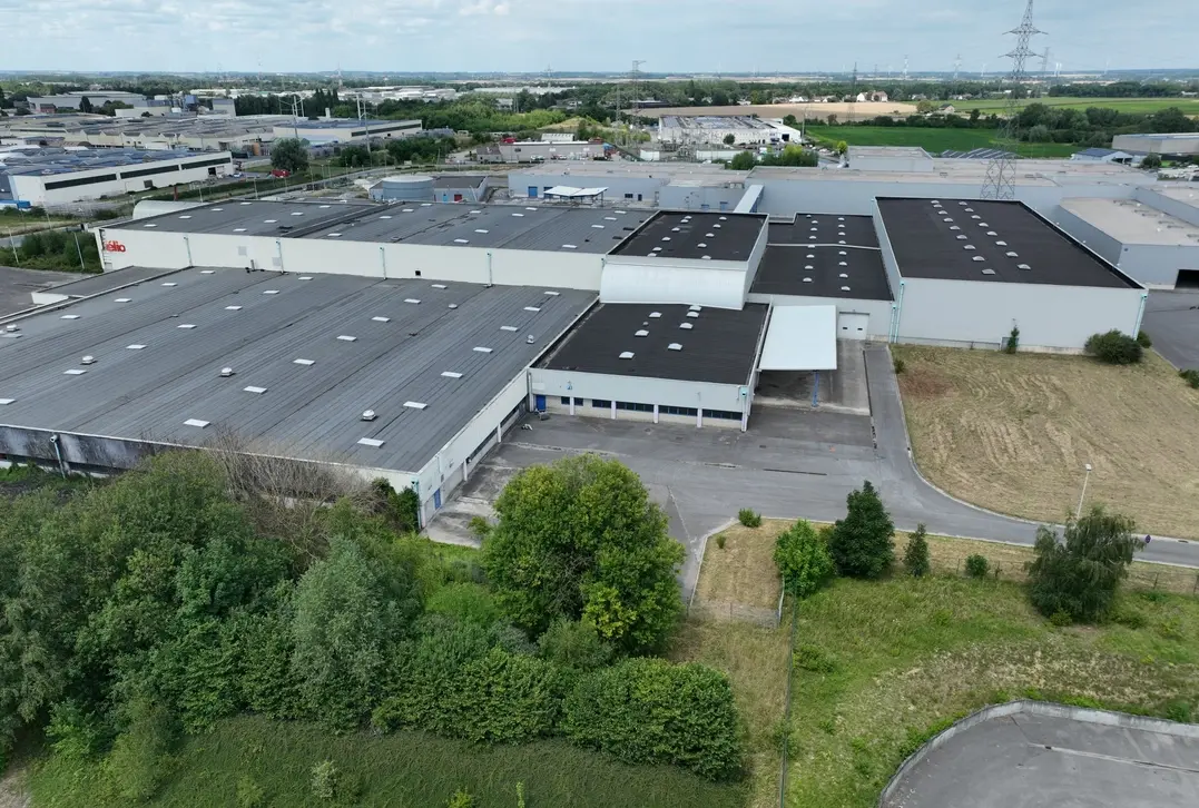 Ruim magazijn te huur in Fleurus – strategisch gelegen vlak bij E42 & E420 - Fleurus