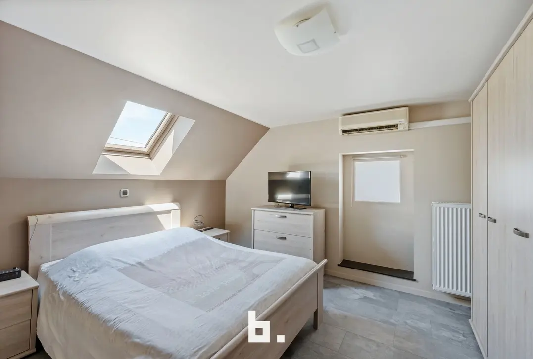 Volledig instapklare woning met ruime loods/garage en zongerichte tuin - Hooglede