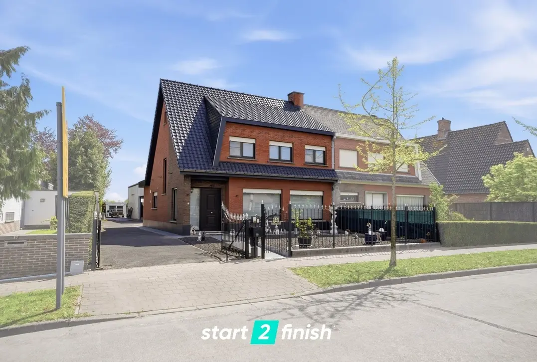 Ruime en veelzijdige woning met atelier op topligging in Izegem - Izegem