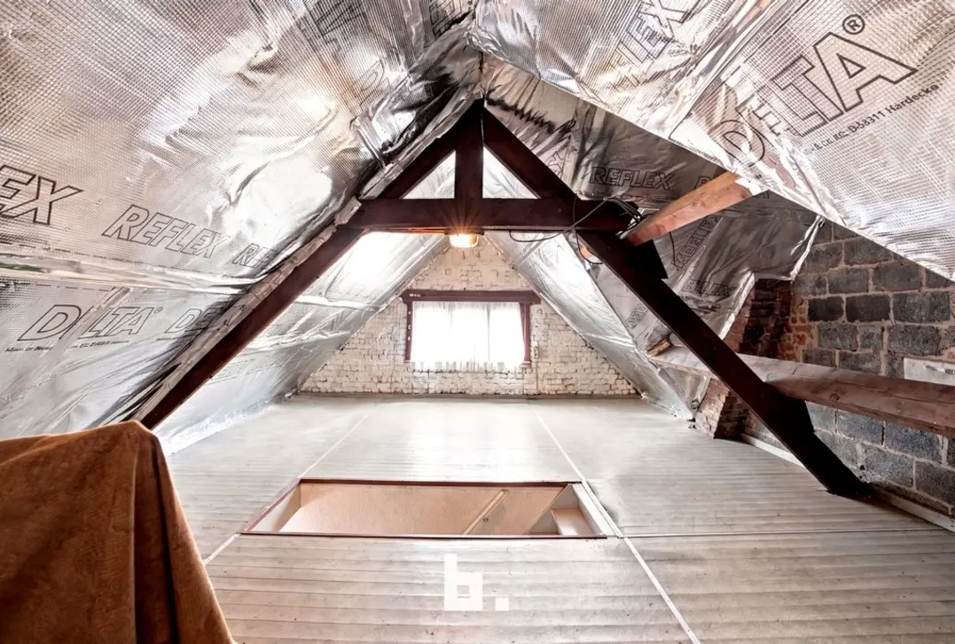 Te renoveren halfopen bebouwing met 3 garages op een perceel van 668 m² - Roeselare