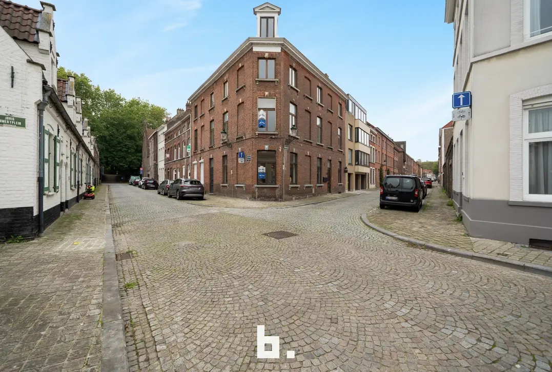 Vernieuwd 1-slaapkamer appartement met koer - Brugge