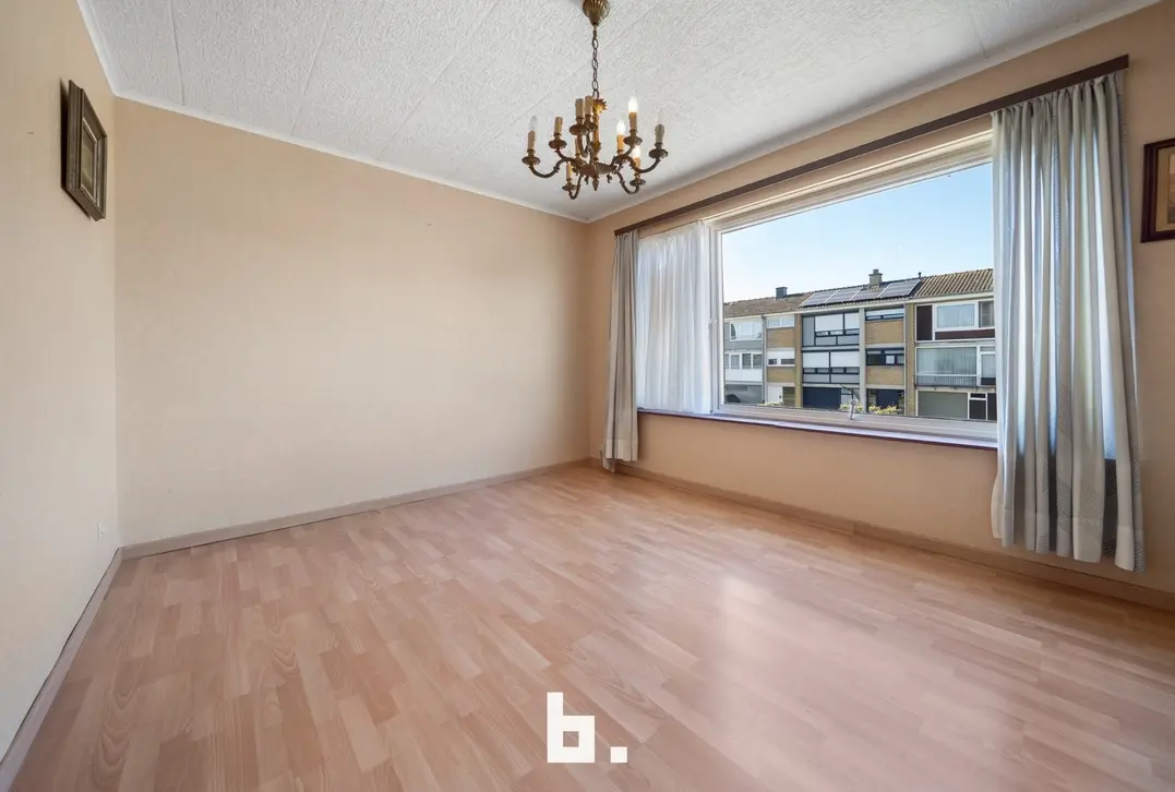 Woonhuis met 3 slaapkamers, zonnige tuin en garage te koop in rustige wijk - Oostkamp