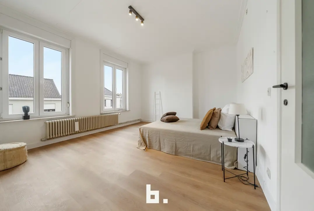 Energiezuinige gezinswoning met 3 slaapkamers en zonnige tuin te Brugge. - Brugge