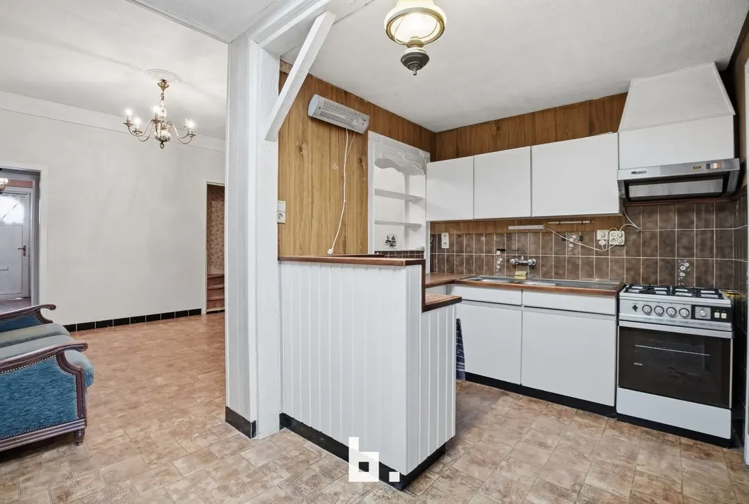 Te renoveren stadswoning met tuin op uitstekende ligging in Roeselare - Roeselare