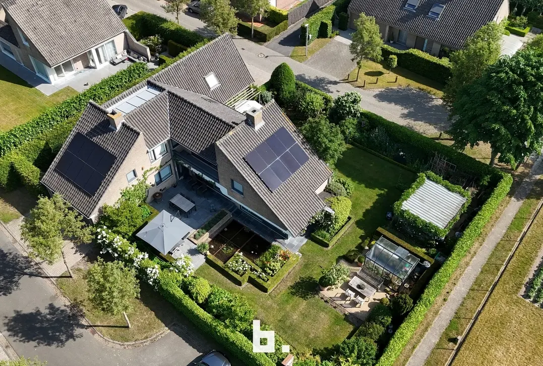 Uitzonderlijk ruime villa met praktijkruimte - Varsenare