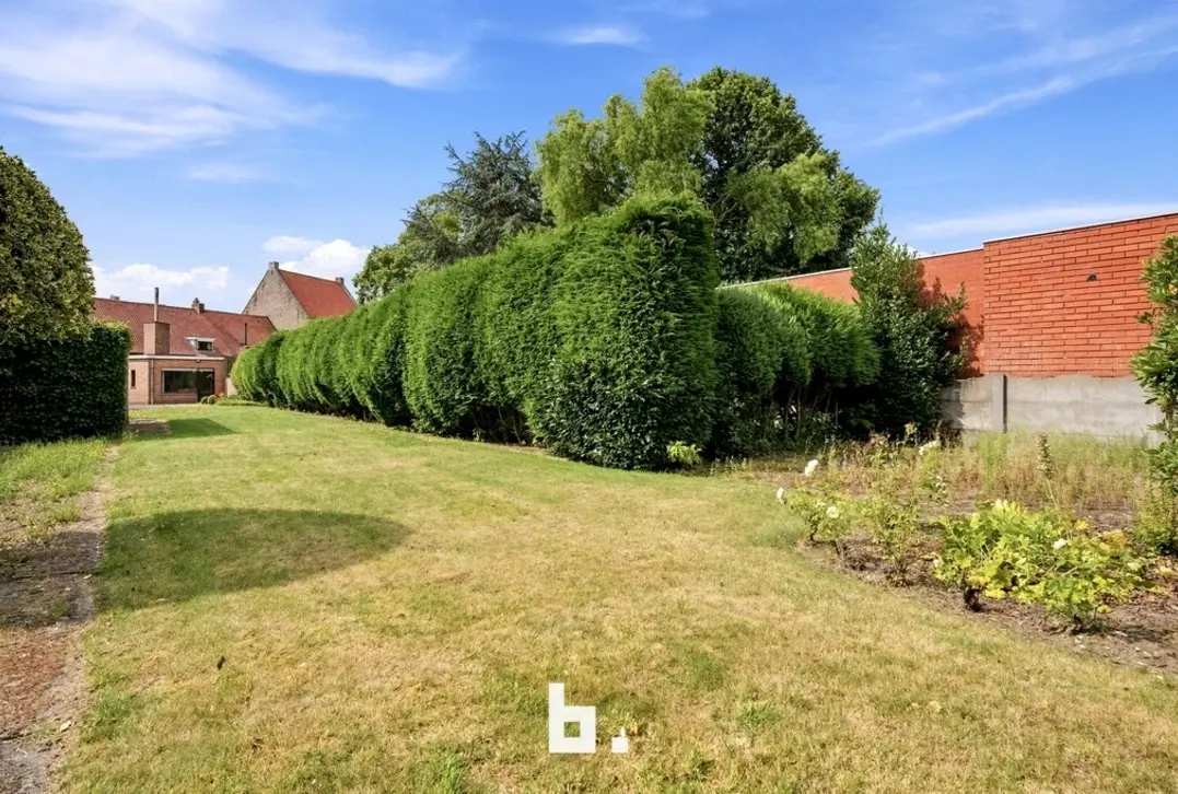 Unieke eigendom met 5 slaapkamers, 3 garages en tal van mogelijkheden op 1.507 m² - Kortemark