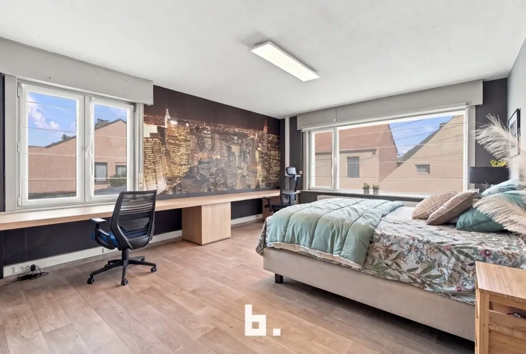 Uitzonderlijk ruime woning met praktijkmogelijkheden op centrale ligging in Wingene - Wingene