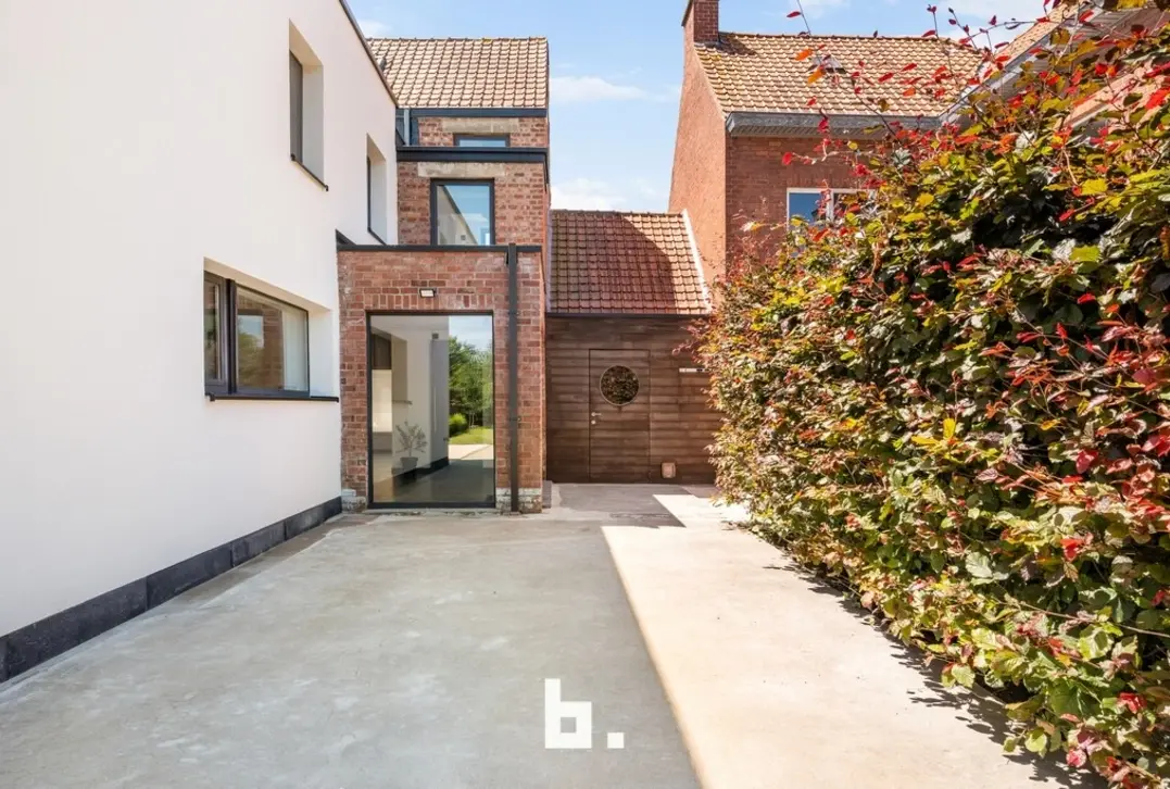 Instapklare halfopen bebouwing met 4 slaapkamers en garage! - Roeselare