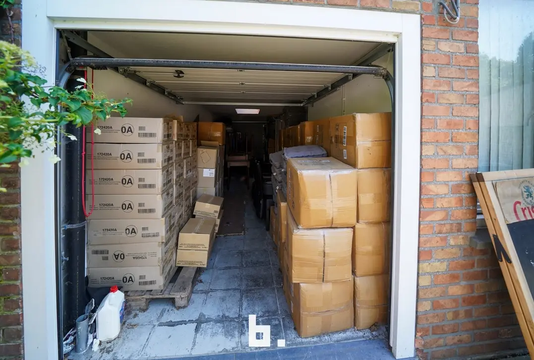 Opbrengsteigendom bestaande uit appartement en handels gelijkvloers. - Jabbeke