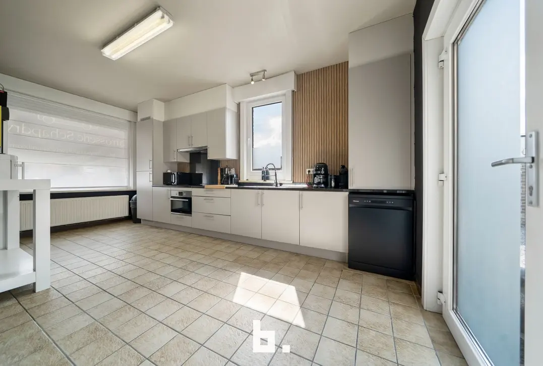 Ruime woning met groote tuin en garage te Hertsberge - Oostkamp