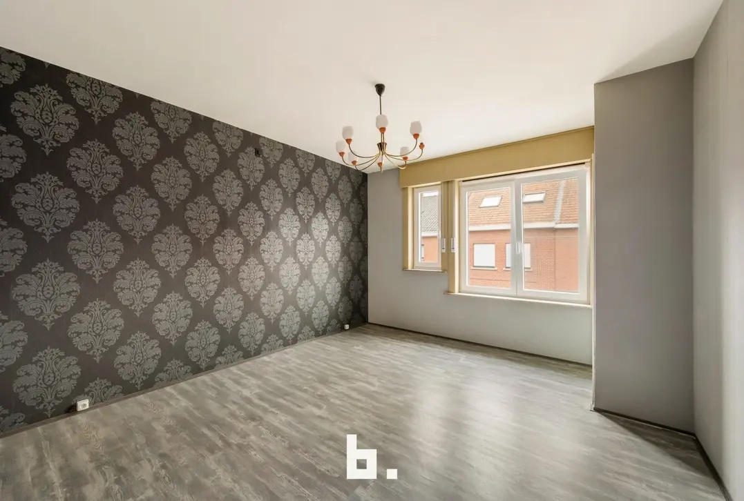 Woning met ruime loods op centrale locatie - Roeselare
