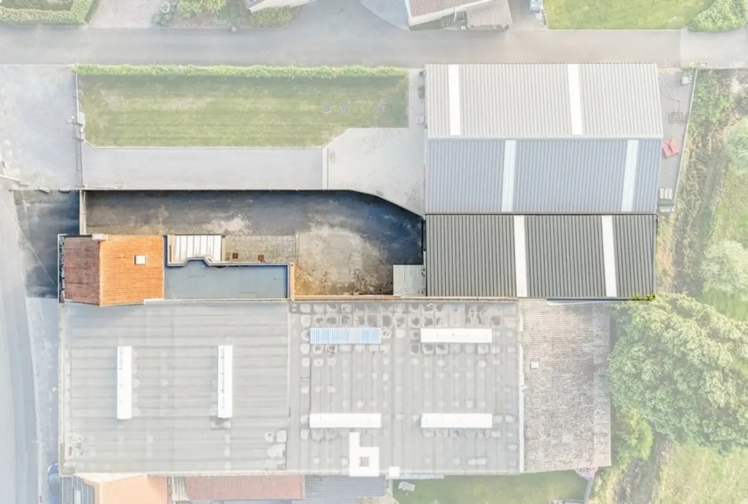Ruime halfopen bebouwing met loods van 165 m² op 560 m² in Oostrozebeke - Oostrozebeke