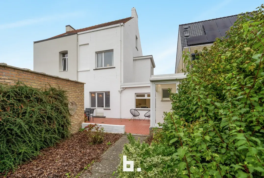 Energiezuinige gezinswoning met 3 slaapkamers en zonnige tuin te Brugge. - Brugge