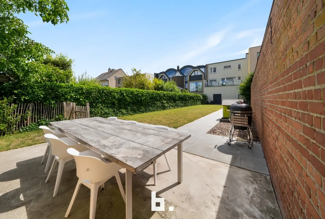 Instapklare woning met ruime loods - Sint-Kruis