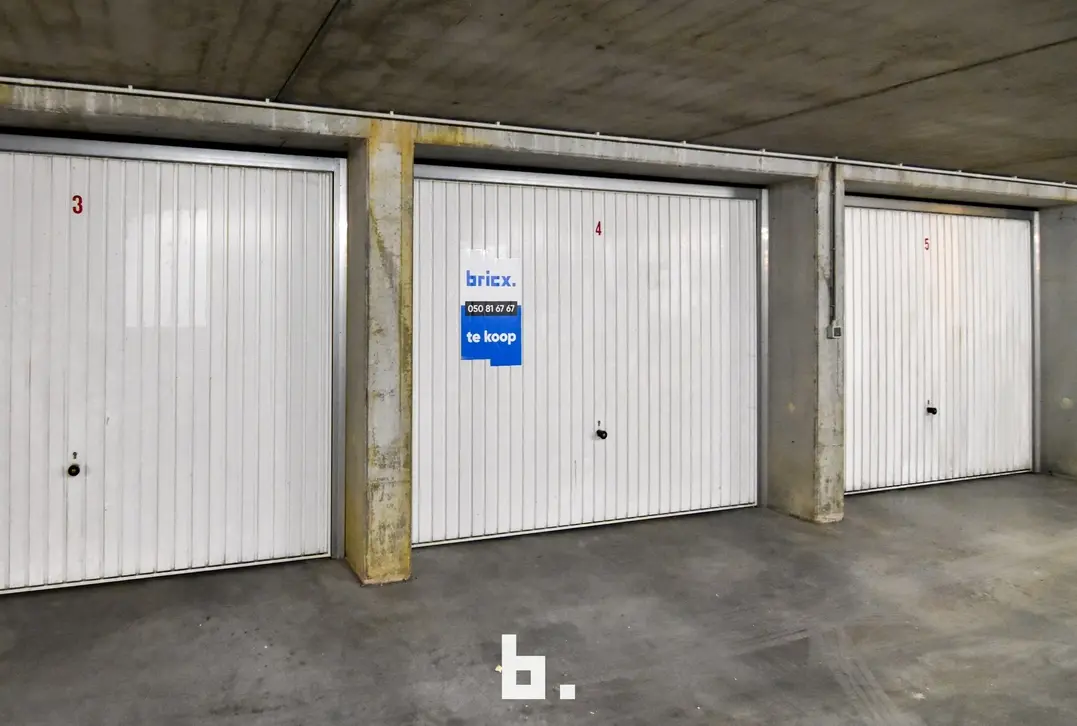 Ondergrondse garage op zeer centrale ligging in Sint-Andries - Sint-Andries