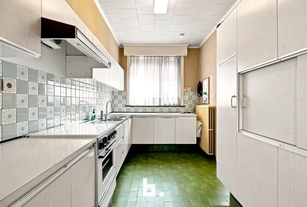 Unieke eigendom met 5 slaapkamers, 3 garages en tal van mogelijkheden op 1.507 m² - Kortemark