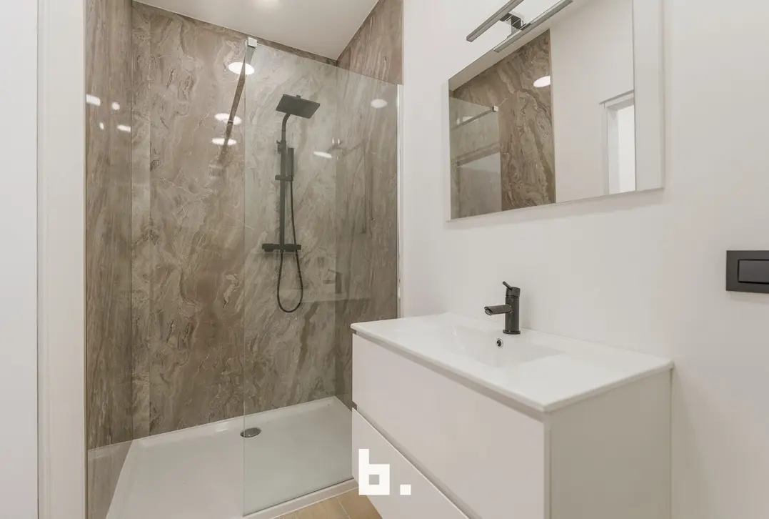 Volledig vernieuwd 2-slaapkamerappartement op centrale ligging - Wevelgem - €180.000