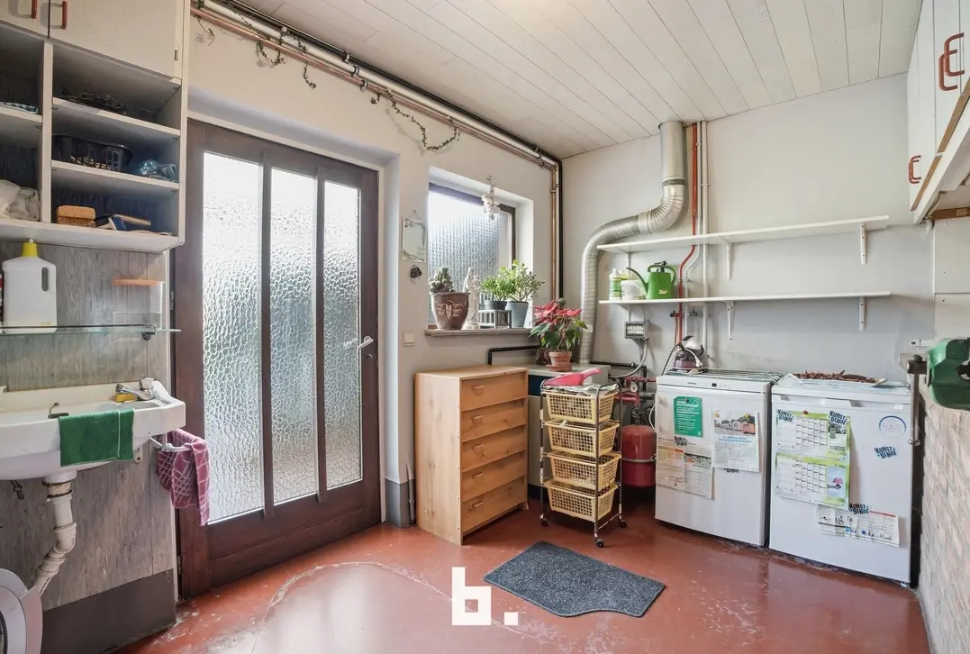 Halfopen gezinswoning met tuin, oprit en garage - Kortrijk - €315.000