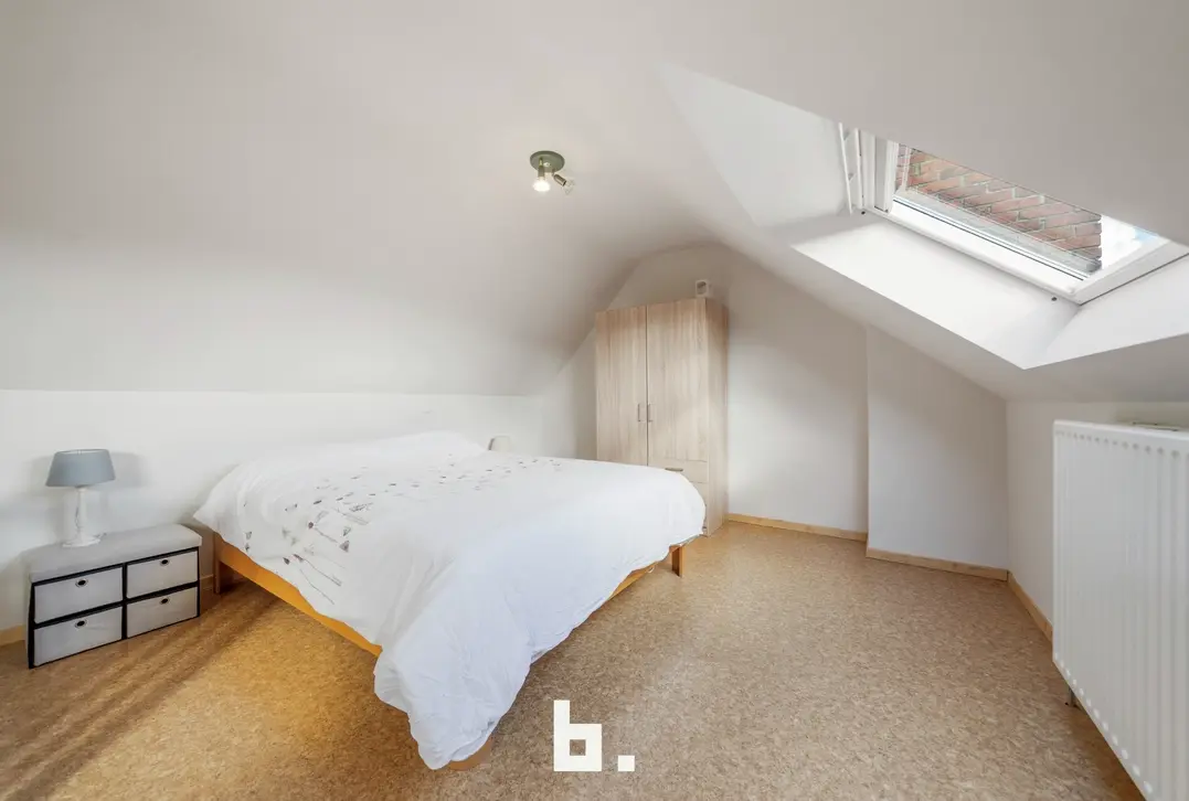 Opbrengsteigendom met 2 appartementen, handelsruimte en 2 garages in Sint-Andries - Sint-Andries