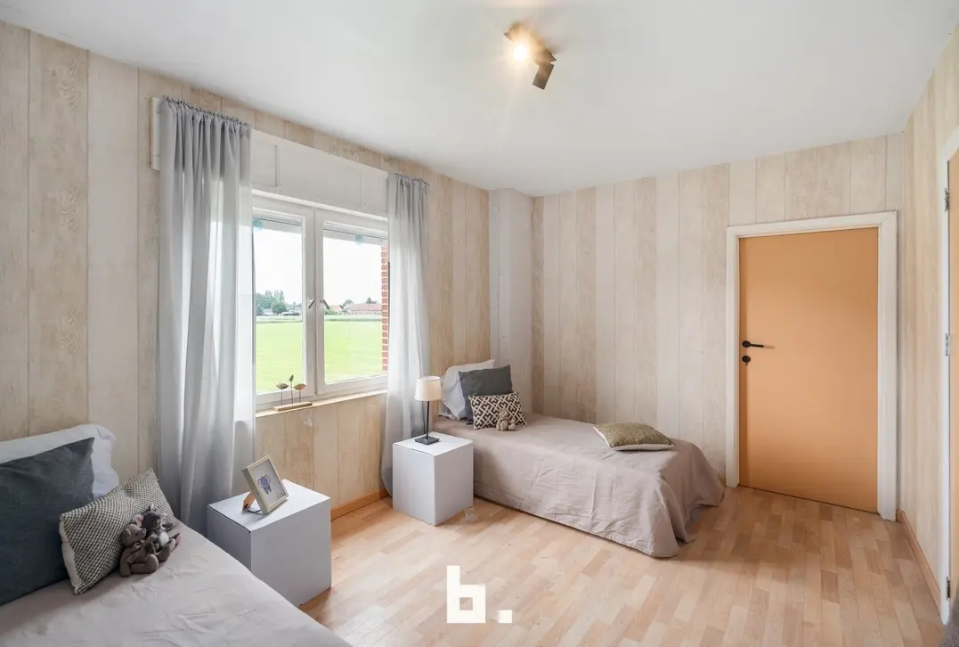 Ruime open bebouwing met 3 slaapkamers, garage en tuin in het gegeerde Meerbeke - Ninove