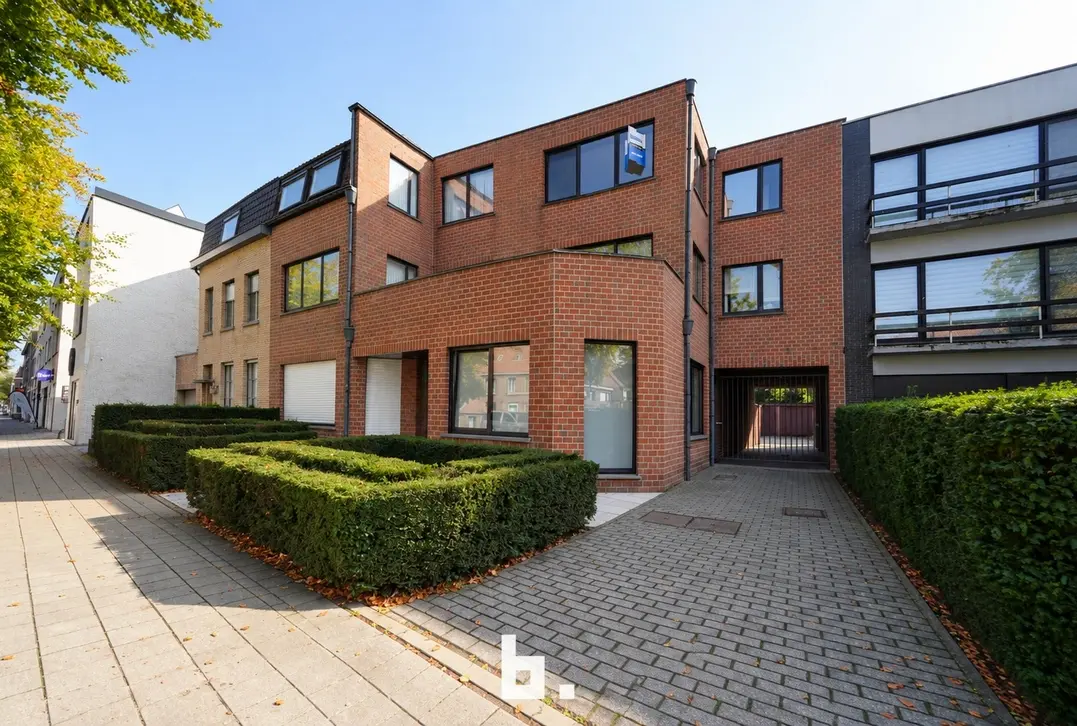 Ruim appartement met 2 slaapkamers en garagebox - Sint-Andries