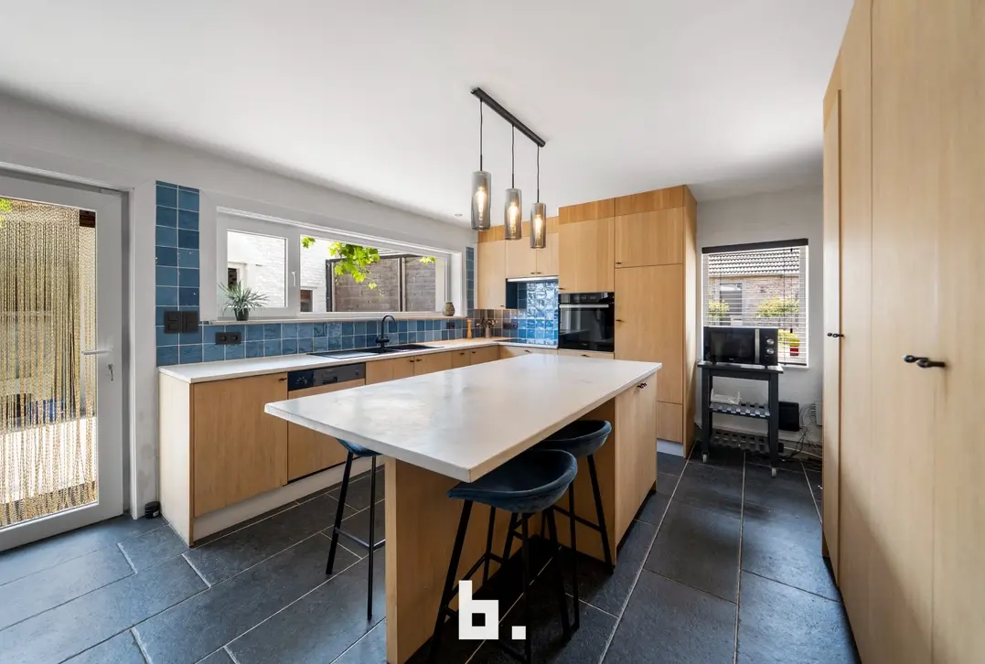 Knappe villa met praktijk in doodlopende straat - Torhout
