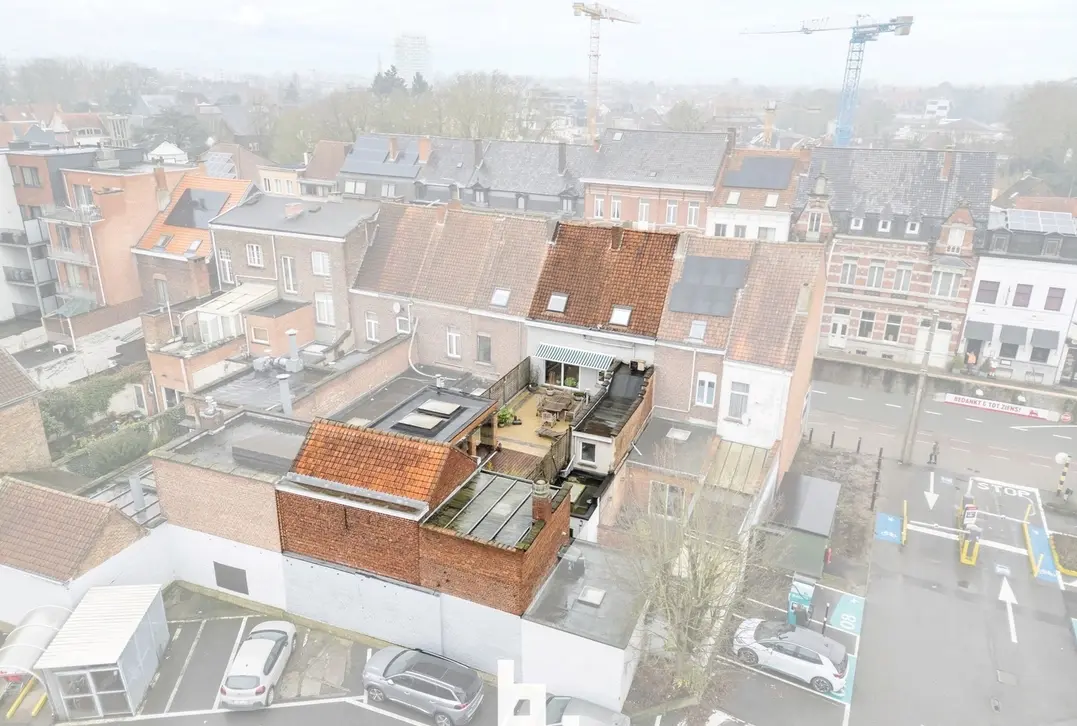 Unieke, polyvalente woning met handelsruimte, dubbele garage en atelier! - Kortrijk
