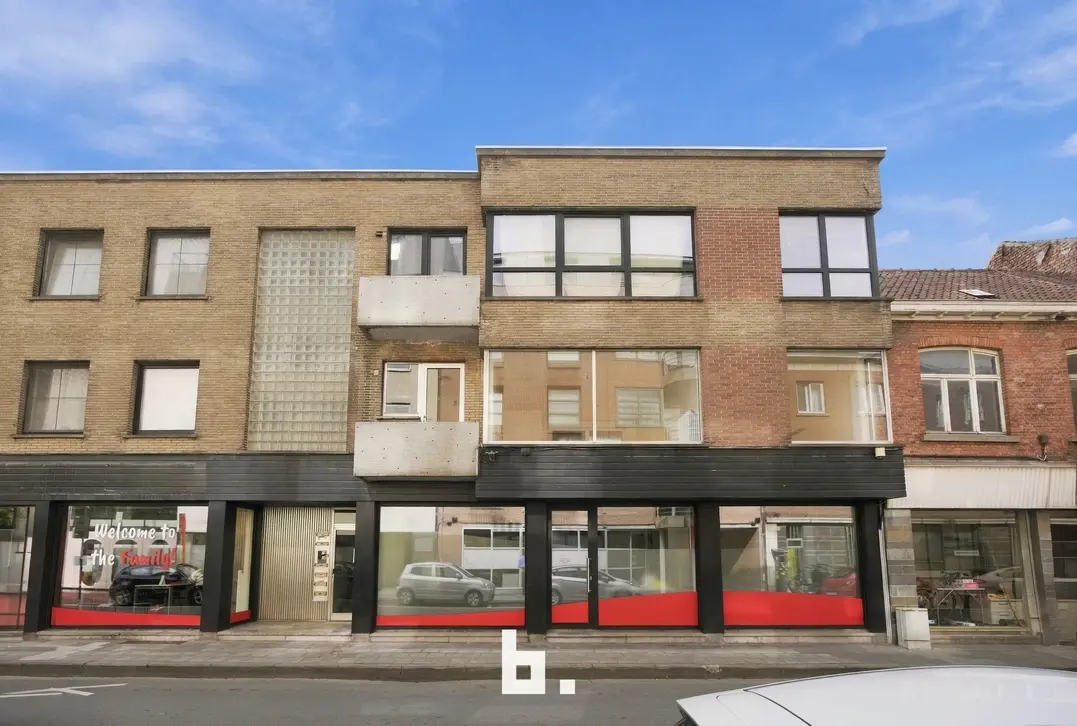 Centraal gelegen 2-slaapkamerappartement met kelderberging in Roeselare - Roeselare